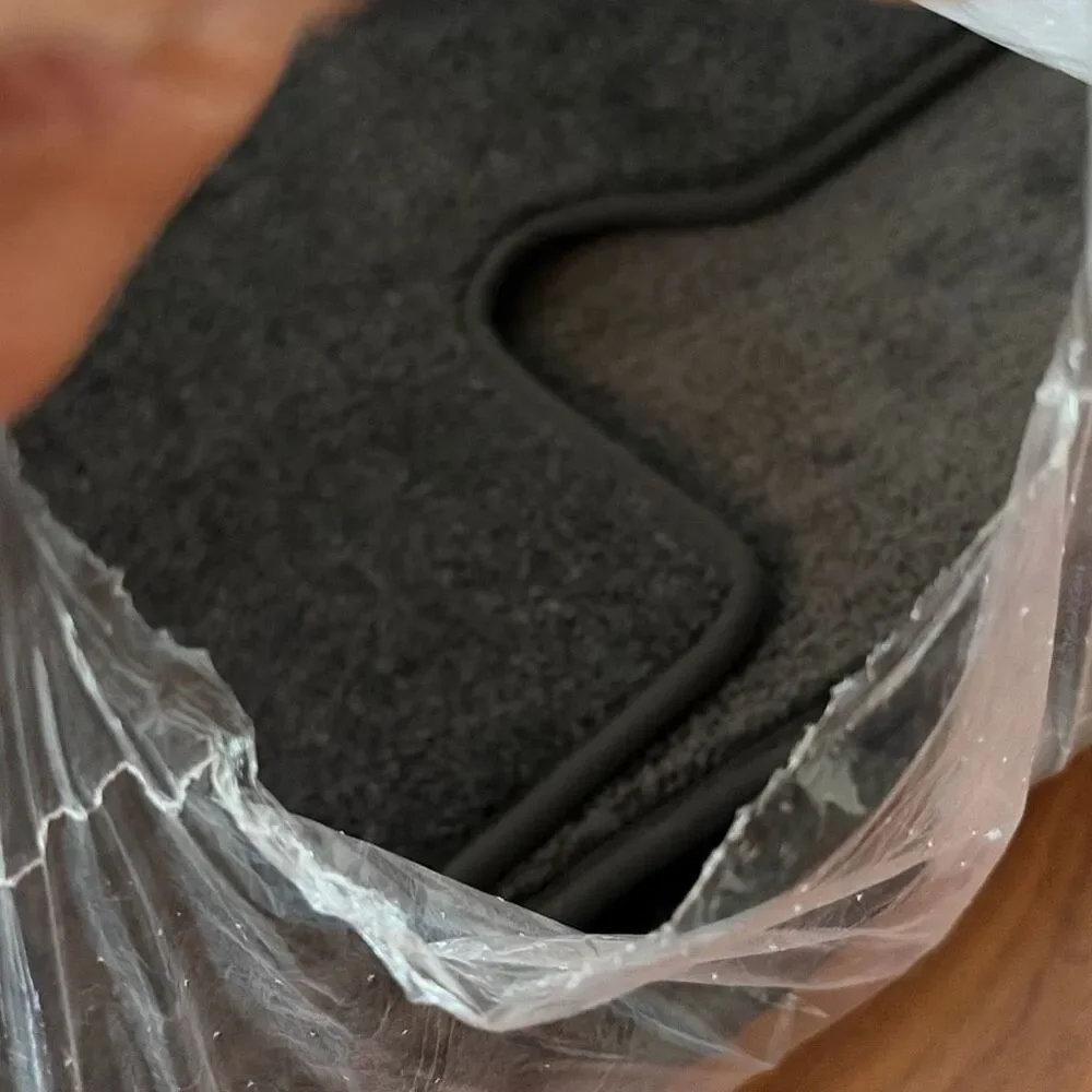 New set up for Land Rover Range Rover black car mats M8E2-130A22-BB8PVJ